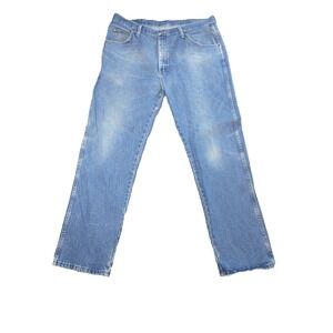 Wrangler Denim Blue Jeans Men's Size 38x31 Straight Leg Light Wash 96501DS Chore